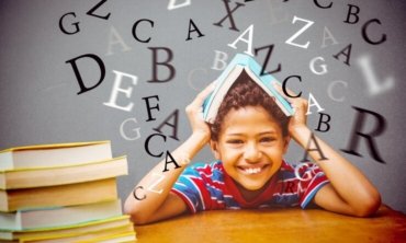 pupil-with-many-books-against-grey-background_1134-71363